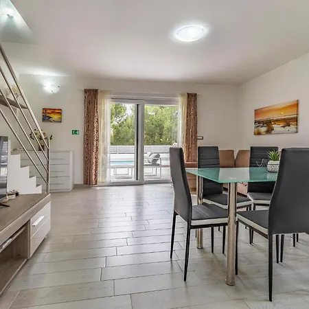 Holiday home Amazing In With Wi-fi Liznjan