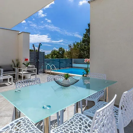 Holiday home Amazing In With Wi-fi Liznjan
